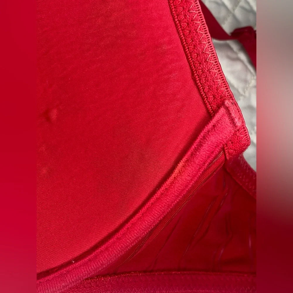 Red Bra - Picture 6 of 9